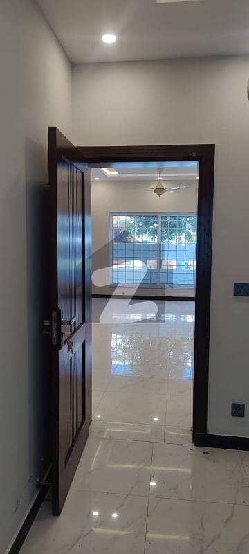 بحریہ انکلیو - سیکٹر بی1 بحریہ انکلیو,بحریہ ٹاؤن,اسلام آباد میں 3 کمروں کا 5 مرلہ مکان 1.0 لاکھ میں کرایہ پر دستیاب ہے۔