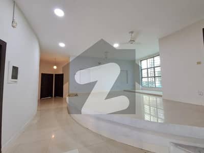 Exclusive 1 Kanal Ground Floor Portion with Separate Entrance E-11/3, Islamabad