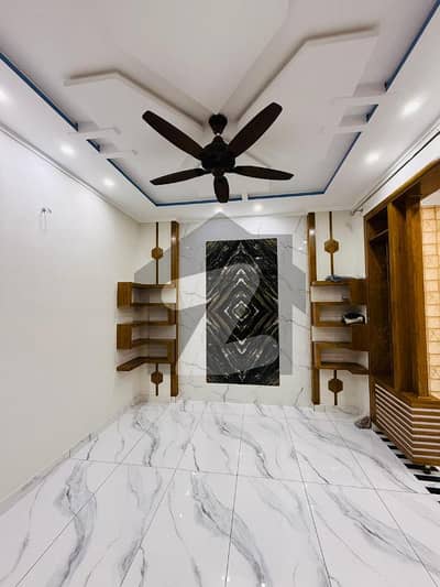 Reasonable Price Like Brand New 2 Bedroom UPPER PORTION FOR RENT Ideal. . location This House