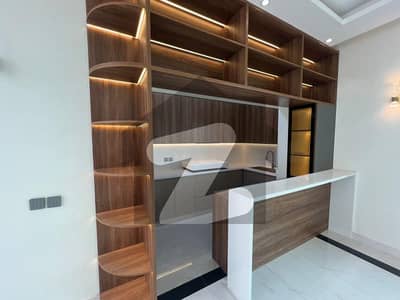 ڈی ایچ اے فیز 8 ڈی ایچ اے ڈیفینس,کراچی میں 5 کمروں کا 1 کنال مکان 24.5 کروڑ میں برائے فروخت۔