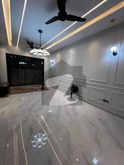 ڈی ایچ اے 9 ٹاؤن ڈیفنس (ڈی ایچ اے),لاہور میں 4 کمروں کا 5 مرلہ مکان 1.1 لاکھ میں کرایہ پر دستیاب ہے۔