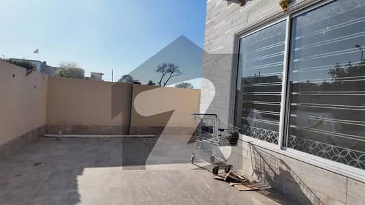 بحریہ ٹاؤن شاہین بلاک بحریہ ٹاؤن سیکٹر B,بحریہ ٹاؤن,لاہور میں 5 کمروں کا 1 کنال مکان 2.3 لاکھ میں کرایہ پر دستیاب ہے۔