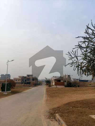 ایم پی سی ایچ ایس - بلاک سی ایم پی سی ایچ ایس ۔ ملٹی گارڈنز,بی ۔ 17,اسلام آباد میں 7 مرلہ رہائشی پلاٹ 1.3 کروڑ میں برائے فروخت۔