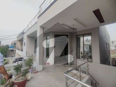 10 Marla Used House Available for Sale