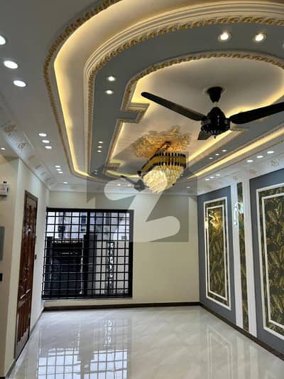 بحریہ ٹاؤن فیز 8 ۔ بلاک ایم بحریہ ٹاؤن فیز 8,بحریہ ٹاؤن راولپنڈی,راولپنڈی میں 4 کمروں کا 5 مرلہ مکان 2.05 کروڑ میں برائے فروخت۔