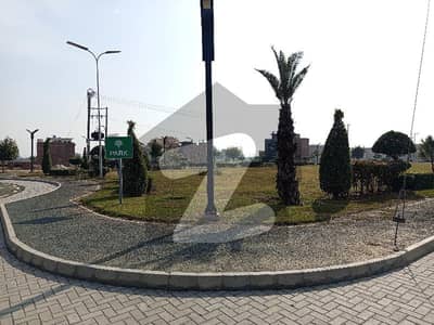 اوسیس ون لوئر کینال روڈ,فیصل آباد میں 5 مرلہ رہائشی پلاٹ 42.5 لاکھ میں برائے فروخت۔