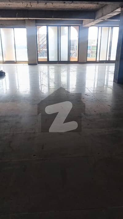 I-8 MARKAZ NEW BUILDING FACING ROUND ABOUT AND KFC 3000 SQFT 2ND FLOOR SPACE AVAILABLE