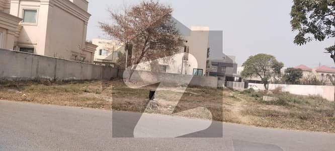 ائیر ایوینیو ۔ بلاک ایل ڈی ایچ اے فیز 8 سابقہ ایئر ایوینیو,ڈی ایچ اے فیز 8,ڈی ایچ اے ڈیفینس,لاہور میں 1 کنال رہائشی پلاٹ 3.0 کروڑ میں برائے فروخت۔