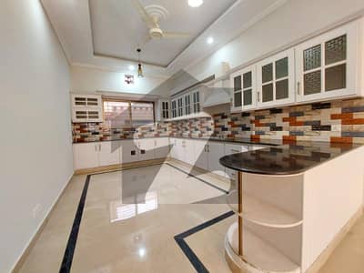 1 Kanal Beautiful Upper Portion For Rent.