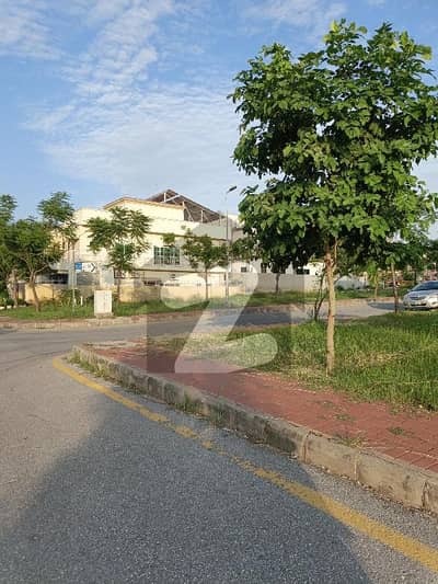 Sector J Prime location 8 Marla plot for sale in Bahria enclave Islamabad