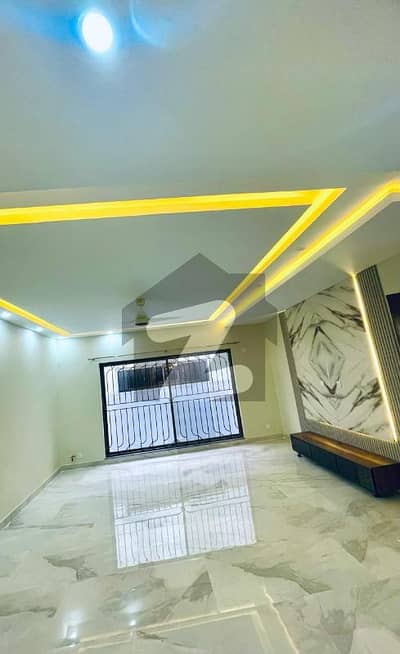 Brand New 5 Bed Brig House Fasing Park Neat And Cline Well Maintaine Near Market And KFC Avlialab For Sale in Askari 10 sector S.