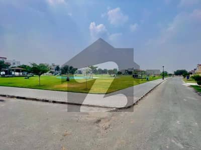 لیک سٹی۔ سیکٹر ایم 7 ۔ بلاک سی 1 لیک سٹی ۔ سیکٹرایم ۔ 7,لیک سٹی,رائیونڈ روڈ,لاہور میں 5 مرلہ رہائشی پلاٹ 1.35 کروڑ میں برائے فروخت۔