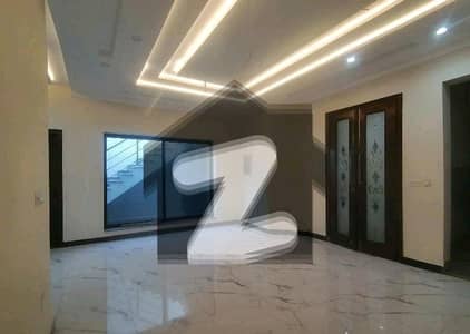 شالیمار کالونی ملتان میں 4 کمروں کا 7 مرلہ مکان 1.75 کروڑ میں برائے فروخت۔