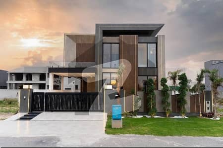 1 KANAL FULLY FURNISHED BRAND NEW MODERN BUNGALOW NEAR DOLMEN MALL