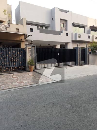 10 Marla Beautiful House Available For Sale. Askari 11 - Sector A, Askari 11, Askari, Lahore, Punjab