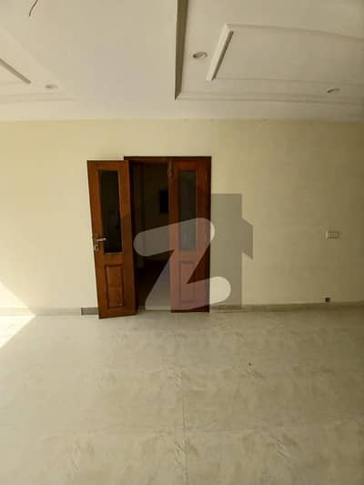 لیک سٹی میڈوز لاہور میں 4 مرلہ Studio دفتر 55.0 ہزار میں کرایہ پر دستیاب ہے۔