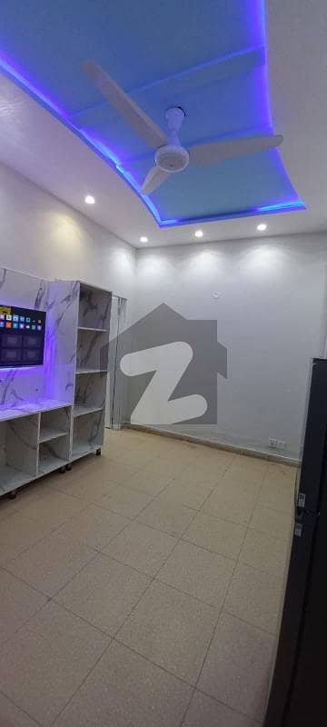 جوہر ٹاؤن فیز 2 جوہر ٹاؤن,لاہور میں 1 کمرے کا 2 مرلہ فلیٹ 47.0 ہزار میں کرایہ پر دستیاب ہے۔