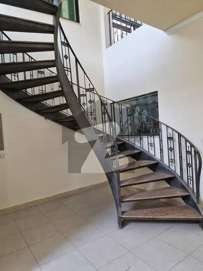 1 kanal house for rent in Valencia