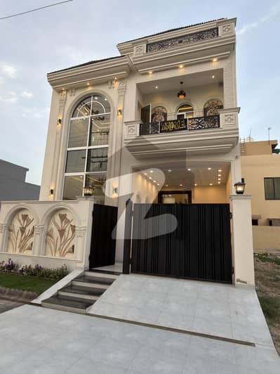5 Marla Luxury House For Sale In Central Park Prime Location