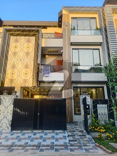 پارک ویو سٹی - ٹیولپ بلاک پارک ویو سٹی,لاہور میں 4 کمروں کا 5 مرلہ مکان 2.4 کروڑ میں برائے فروخت۔