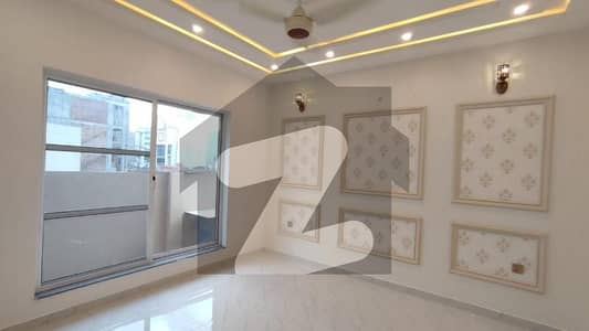 لیک سٹی میڈوز فیز 1 لیک سٹی میڈوز,لاہور میں 4 کمروں کا 10 مرلہ مکان 4.25 کروڑ میں برائے فروخت۔