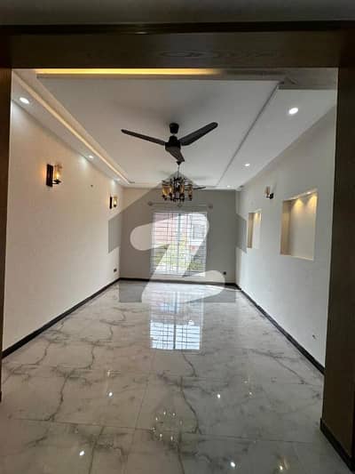 گلبرگ ریزیڈنشیا گلبرگ,اسلام آباد میں 4 کمروں کا 7 مرلہ مکان 4.25 کروڑ میں برائے فروخت۔