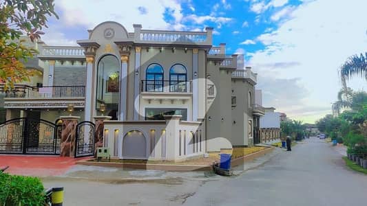 Beautiful Luxury Corner House In Media Town