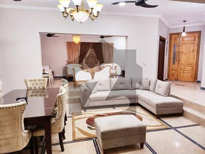 بحریہ ٹاؤن فیز 8 بحریہ ٹاؤن راولپنڈی,راولپنڈی میں 4 کمروں کا 10 مرلہ مکان 3.25 کروڑ میں برائے فروخت۔