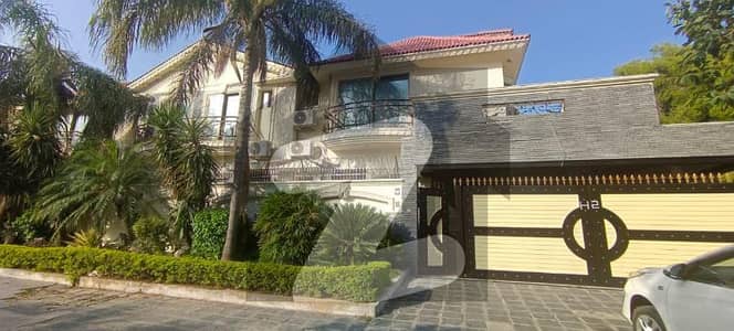Luxury Guest House For Rent F-7 Main Road