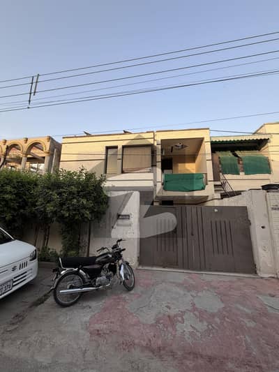 جوہر ٹاؤن فیز 2 جوہر ٹاؤن,لاہور میں 4 کمروں کا 12 مرلہ مکان 4.4 کروڑ میں برائے فروخت۔