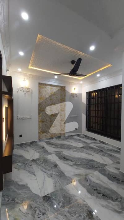 یونین گرین کالج روڈ,لاہور میں 4 کمروں کا 3 مرلہ مکان 1.7 کروڑ میں برائے فروخت۔