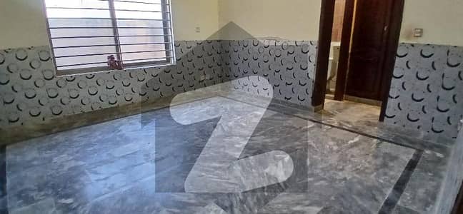 بنی گالہ اسلام آباد میں 6 کمروں کا 16 مرلہ مکان 1.45 لاکھ میں کرایہ پر دستیاب ہے۔