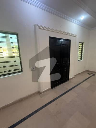 سیٹیلائیٹ ٹاؤن - بلاک بی سیٹیلائیٹ ٹاؤن,راولپنڈی میں 3 کمروں کا 8 مرلہ زیریں پورشن 1.65 لاکھ میں کرایہ پر دستیاب ہے۔