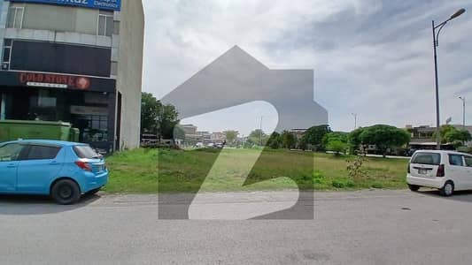 DHA phase 8 commercial Broadway D block 8 Marla facing parking plot for sale
