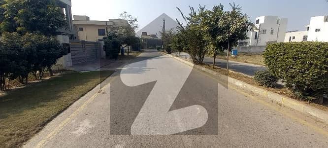 ڈی ایچ اے فیز 5 - بلاک ایم ڈی ایچ اے فیز 5,ڈیفنس (ڈی ایچ اے),لاہور میں 1 کنال رہائشی پلاٹ 4.25 کروڑ میں برائے فروخت۔