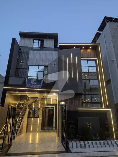 الرحمان گارڈن فیز 2 الرحمان گارڈن,لاہور میں 4 کمروں کا 5 مرلہ مکان 2.4 کروڑ میں برائے فروخت۔