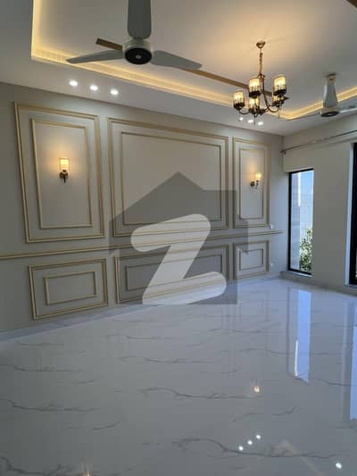 ٹاپ سٹی 1 اسلام آباد میں 6 کمروں کا 10 مرلہ مکان 5.5 کروڑ میں برائے فروخت۔