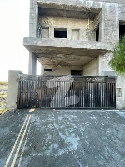 8.8 Marla Corner Grey Structure House for Sale  Bahria Enclave Islamabad Sector F1  Property Details:  5 Spacious Bedrooms  Solid Grey Structure (Ready for Custom Finishing)  Corner Plot Extra Space & Better Ventilation  نزدیک مارکیٹ، کمرشل ایریا اور اسکول  Easy Access & Prime Location  Demand: 2.60 Crore  Contact us for more details & visit