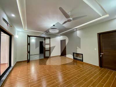 LOWER LOCKED 1 KANAL UPPER PORTION FOR RENT IN DHA PHASE 6 GOOD LOCATION