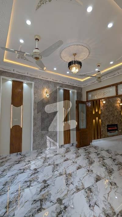 پی جی ای سی ایچ ایس فیز 2 پنجاب گورنمنٹ ایمپلائیز سوسائٹی,لاہور میں 6 کمروں کا 10 مرلہ مکان 4.8 کروڑ میں برائے فروخت۔