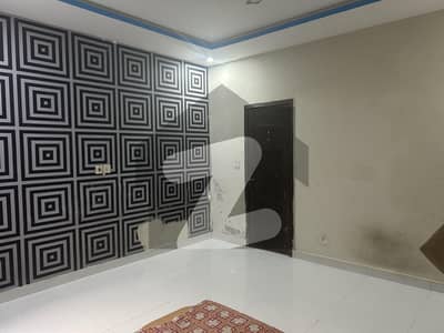 جوہر ٹاؤن فیز 2 جوہر ٹاؤن,لاہور میں 1 کمرے کا 2 مرلہ فلیٹ 35.0 ہزار میں کرایہ پر دستیاب ہے۔