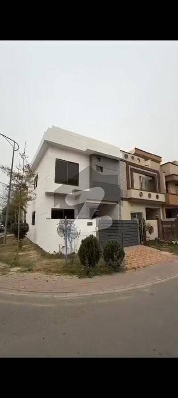 ڈریم گارڈنز فیز 1 ڈریم گارڈنز,ڈیفینس روڈ,لاہور میں 3 کمروں کا 4 مرلہ مکان 1.75 کروڑ میں برائے فروخت۔