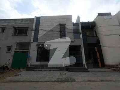 ڈی ایچ اے فیز 7 ایکسٹینشن ڈی ایچ اے ڈیفینس,کراچی میں 4 کمروں کا 4 مرلہ مکان 2.5 لاکھ میں کرایہ پر دستیاب ہے۔