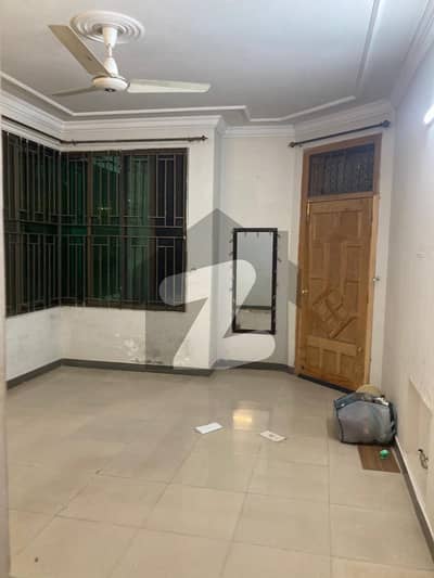 ایف ۔ 6/1 ایف ۔ 6,اسلام آباد میں 3 کمروں کا 16 مرلہ بالائی پورشن 3.8 لاکھ میں کرایہ پر دستیاب ہے۔