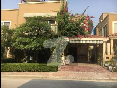 12 MARLA USED DEFINCE VILLA 4 BEDROOM FOR SALE