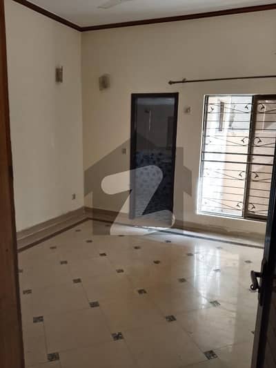 1 kanal upper portion for rent in Valencia