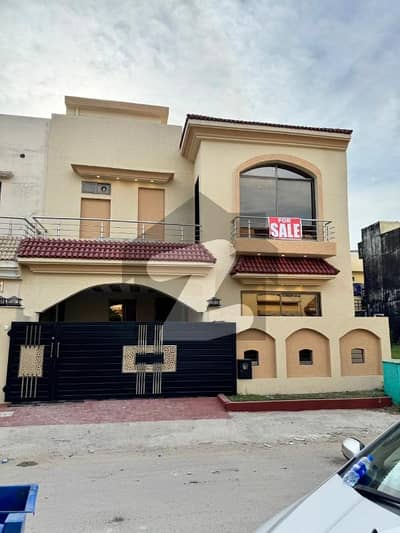 بحریہ ٹاؤن فیز 8 ۔ سفاری ویلی بحریہ ٹاؤن فیز 8,بحریہ ٹاؤن راولپنڈی,راولپنڈی میں 5 کمروں کا 7 مرلہ مکان 2.9 کروڑ میں برائے فروخت۔