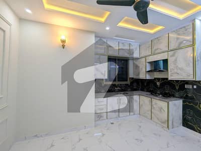 ائیرپورٹ ہاؤسنگ سوسائٹی - سیکٹر 1 ائیرپورٹ ہاؤسنگ سوسائٹی,راولپنڈی میں 11 کمروں کا 7 مرلہ عمارت 13.0 کروڑ میں برائے فروخت۔