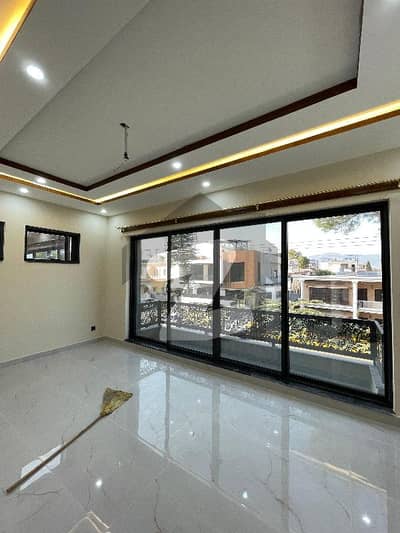 500 Sq Yards Full House for rent Luxury Living with Prime Location