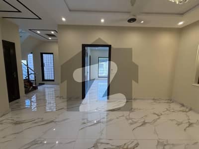 طارق گارڈنز ۔ بلاک سی طارق گارڈنز,لاہور میں 3 کمروں کا 10 مرلہ بالائی پورشن 80.0 ہزار میں کرایہ پر دستیاب ہے۔